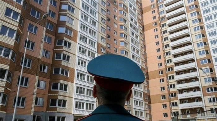 Критерии приемлемости: Условия получения права на жилье стали более четкими, а для военнослужащих, отвечающих конкретным условиям контракта, предусмотрен упрощенный процесс. Обновленные правила 2025 года еще больше упрощают процесс подачи и утверждения заявок.