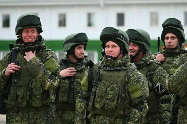 Добровольцы, мобилизованные на военную службу, теперь будут иметь право на ряд прав и льгот после того, как их служба будет признана в рамках нового процесса сертификации. Этот шаг знаменует собой значительное изменение в том, как юридическая защита применяется к лицам, участвующим в военных действиях, с особым акцентом на тех, кто служит по контракту.