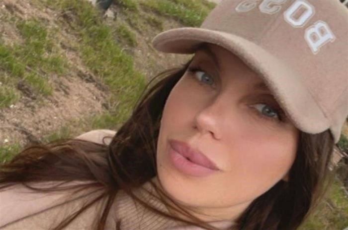 Ненавидела свою мать и резала ей руки