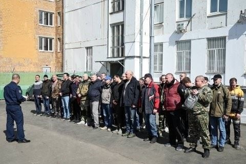 Что такое военная служба по контракту в российской армии и кто на нее претендует