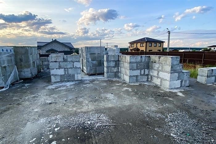 Какой закон устанавливает требования к дому при покупке земельного участка?