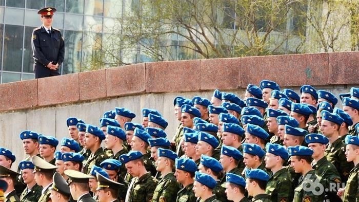 Причины сохранения обязательной воинской повинности