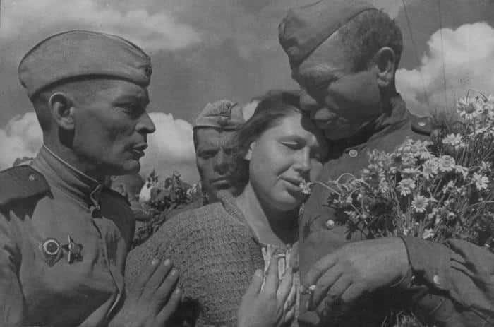 Изменения в дизайне плечевых ремней после Второй мировой войны и их значение
