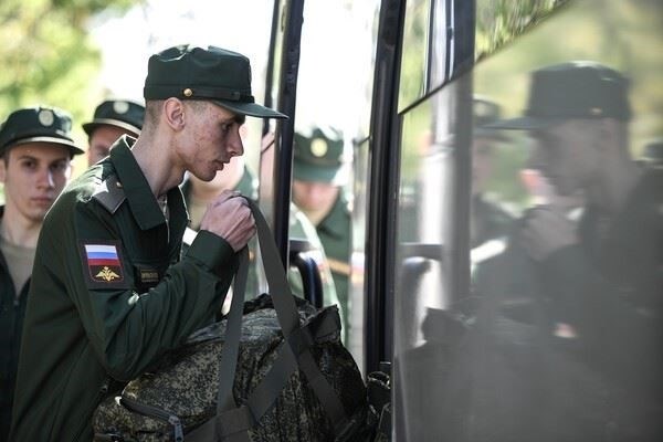 Процедуры зачисления на добровольную службу в возрасте 18 лет