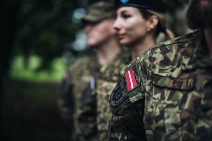 Каковы юридические и социальные последствия призыва в армию в странах-членах НАТО?