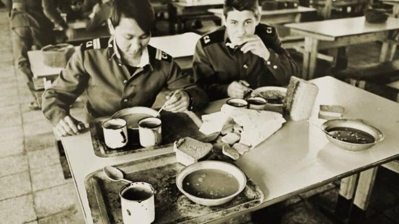 Роль еды в жизни советской армии: Что ели солдаты в 1980-е годы