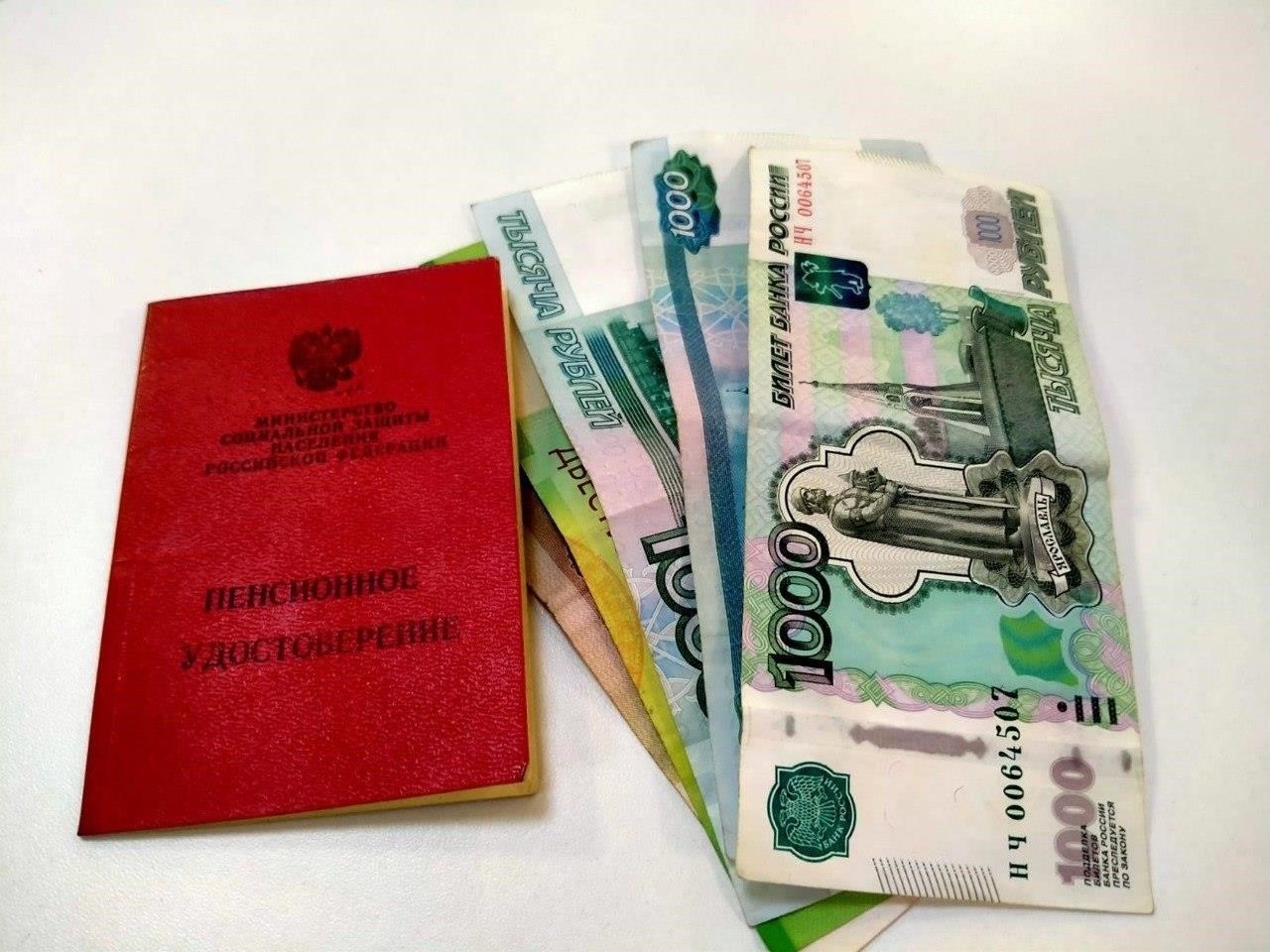 В результате внедрения новой системы работники образования получат более последовательные корректировки своих пенсий, тесно связанные с инфляцией и экономическими показателями страны. Обновленный подход гарантирует, что повышение пенсий будет отражать изменения стоимости жизни. Молодые специалисты, приходящие в этот сектор, получат выгоду от более предсказуемой структуры пенсий, что может способствовать долгосрочному финансовому планированию и повышению удовлетворенности работой.