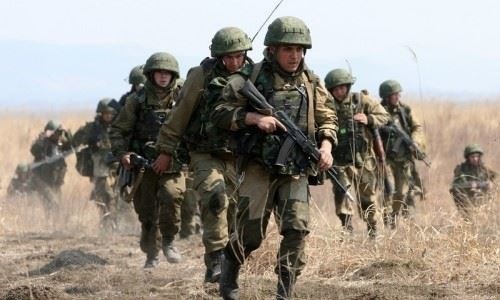 Каковы юридические и военные требования для прохождения службы по контракту в Сирии?