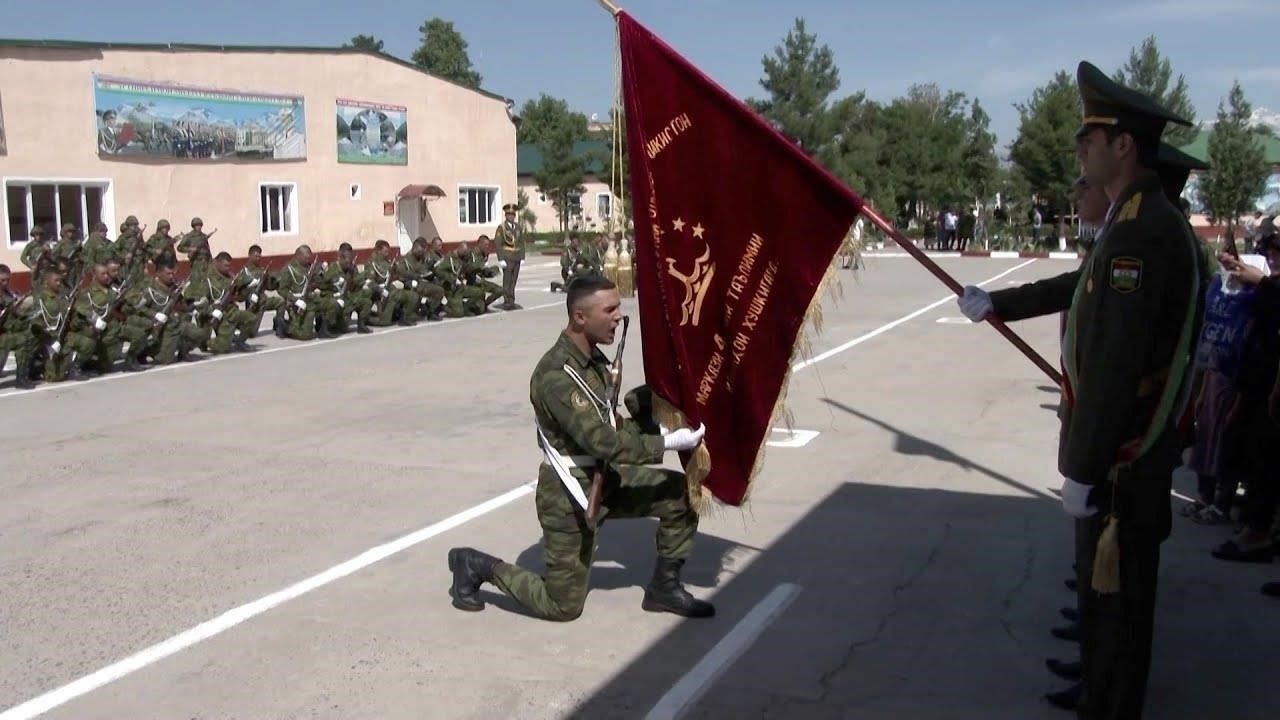 Военнослужащие в Таджикистане получают ежемесячное жалование в зависимости от звания, должности и продолжительности службы. Минимальная зарплата солдата составляет от 9 000 сомони, офицеры зарабатывают значительно больше. После 10 лет службы зарплата увеличивается в зависимости от опыта и обязанностей.
